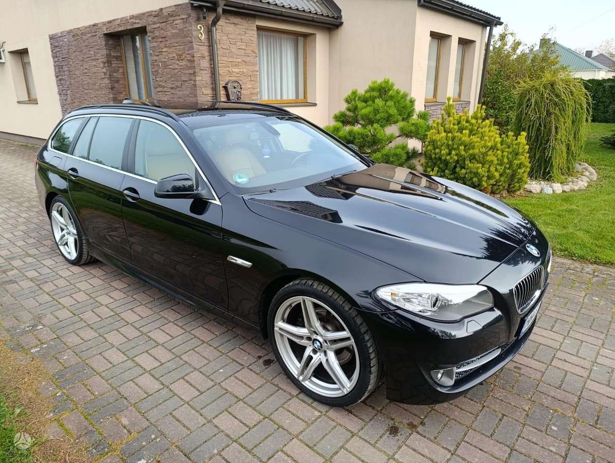 BMW 520, universalas
