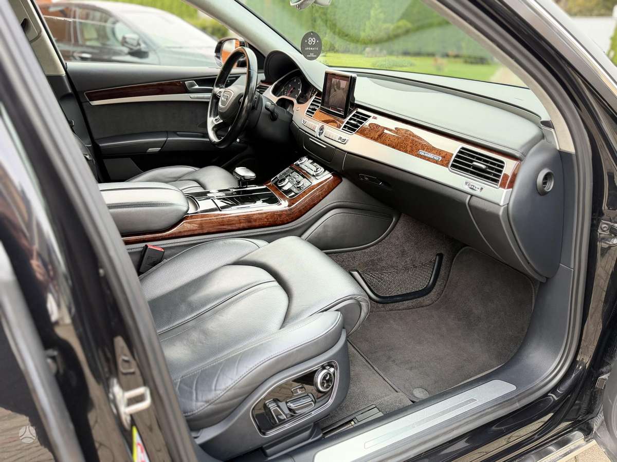 Audi A8, 4.2 l., Седан
