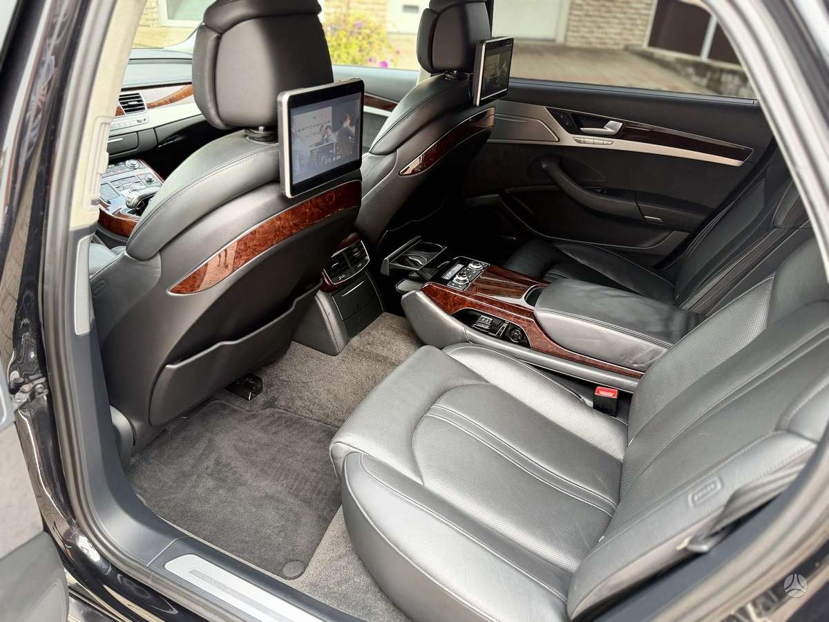 Audi A8, 4.2 l., Седан
