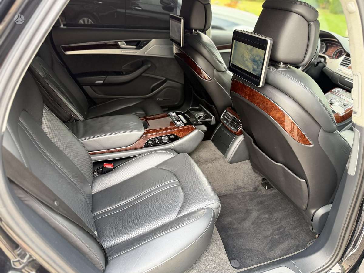 Audi A8, 4.2 l., Седан