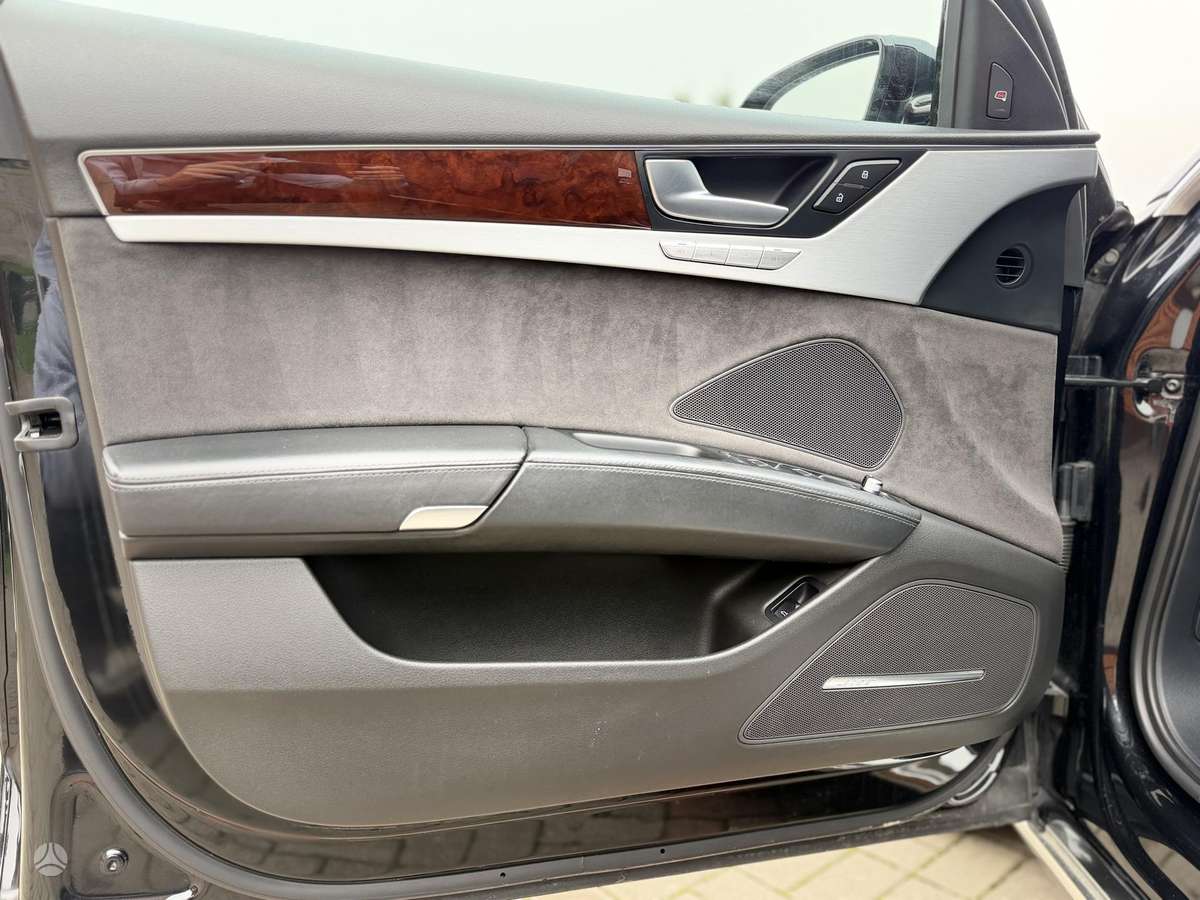 Audi A8, 4.2 l., Седан