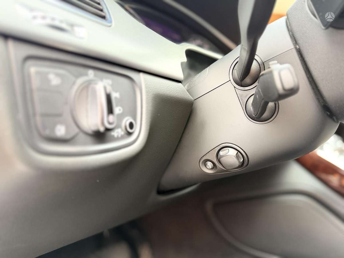 Audi A8, 4.2 l., Седан