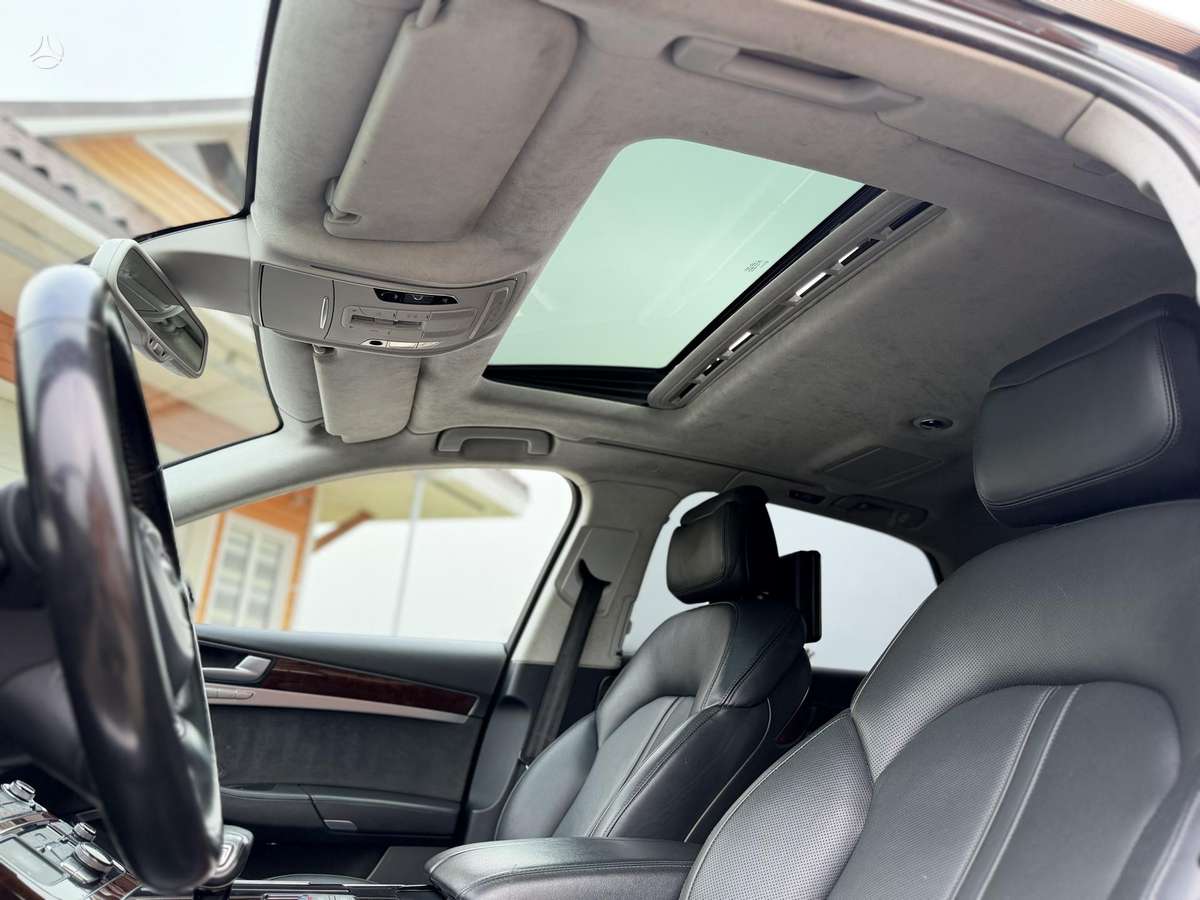 Audi A8, 4.2 l., Седан
