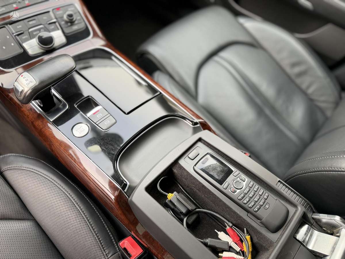 Audi A8, 4.2 l., Седан