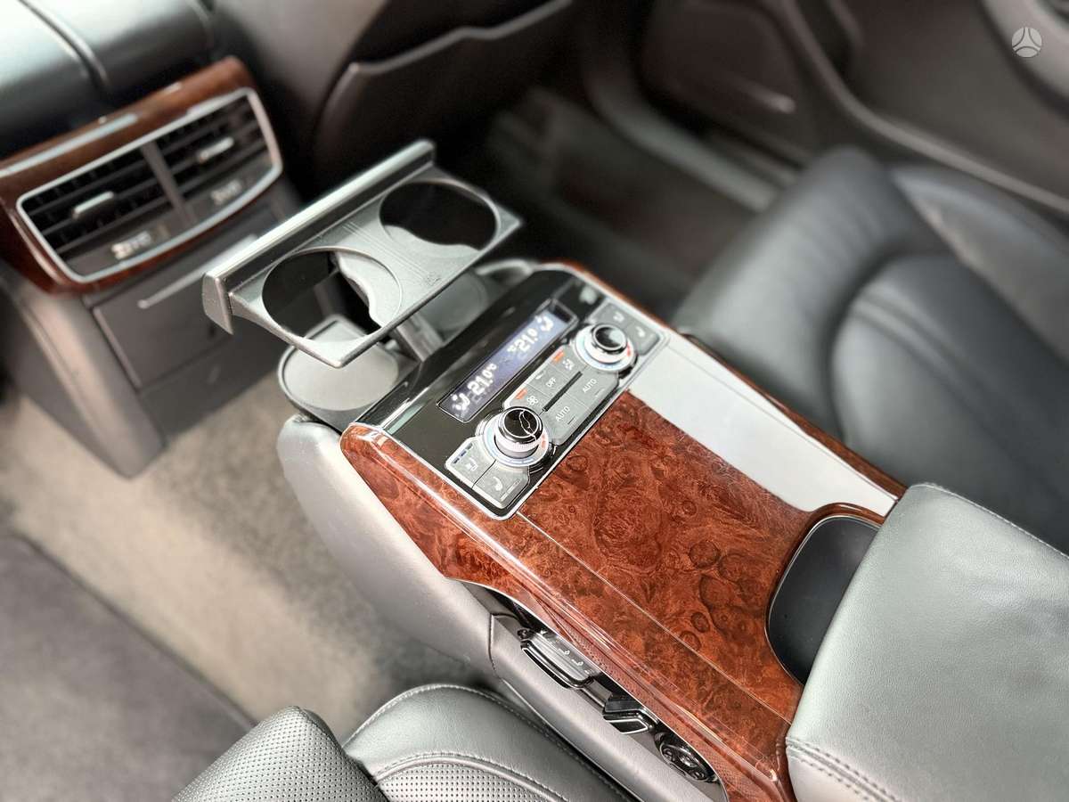 Audi A8, 4.2 l., Седан