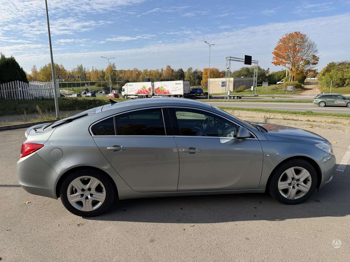 Opel Insignia, 2.0 l., hatchback
