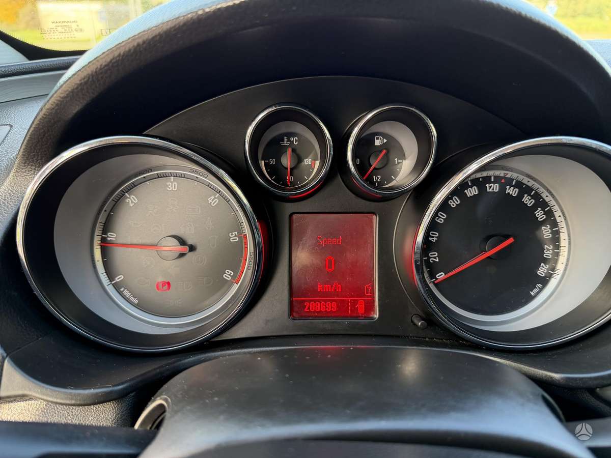 Opel Insignia, 2.0 l., hatchback