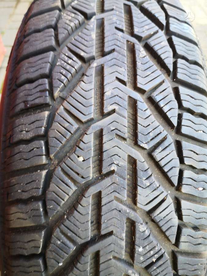 Triangle, winter 215/65 R16