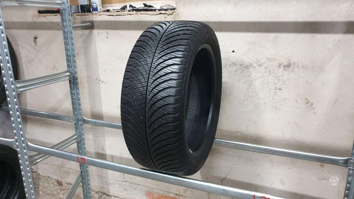 Goodyear Vector 4 Seasons, летние 215/50 R17
