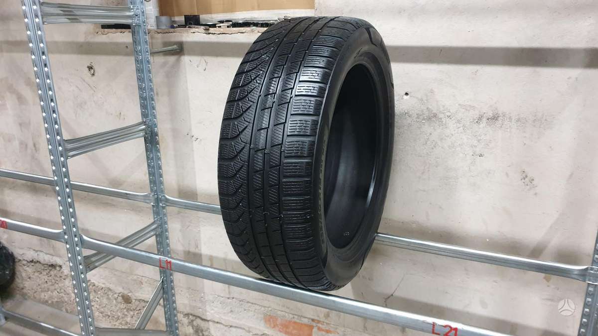 Pirelli PZero Winter, žieminės 235/50 R19