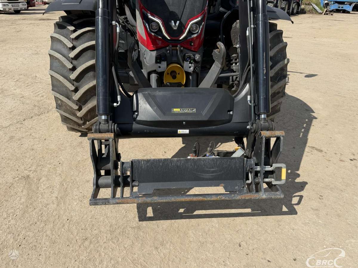 Valtra N155E Frontalinis krautuvas .., тракторы