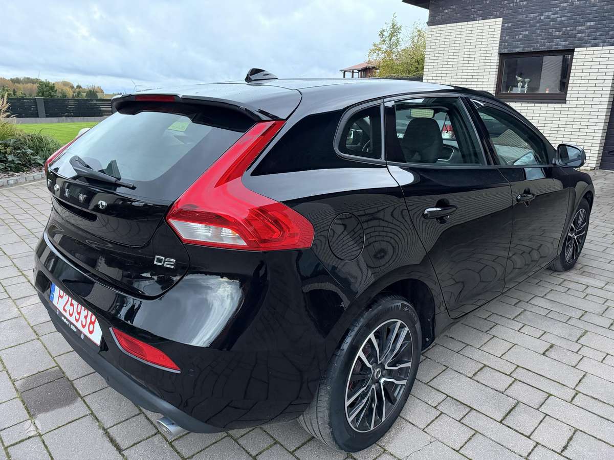 Volvo V40, 2.0 l., hatchback