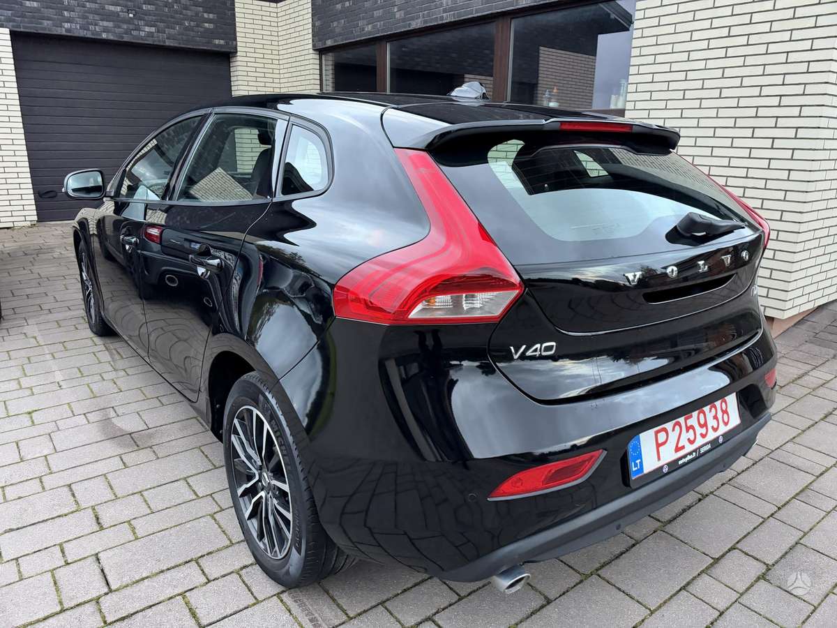 Volvo V40, 2.0 l., hatchback