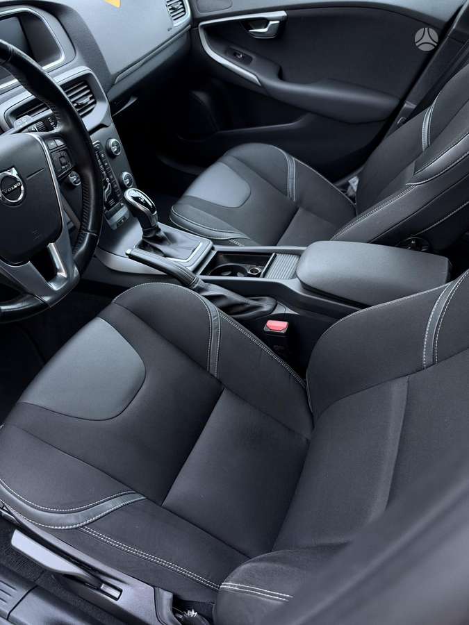 Volvo V40, 2.0 l., hatchback