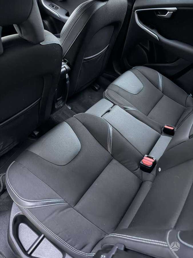 Volvo V40, 2.0 l., hatchback
