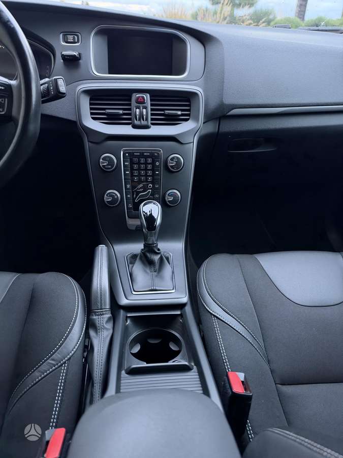Volvo V40, 2.0 l., hatchback