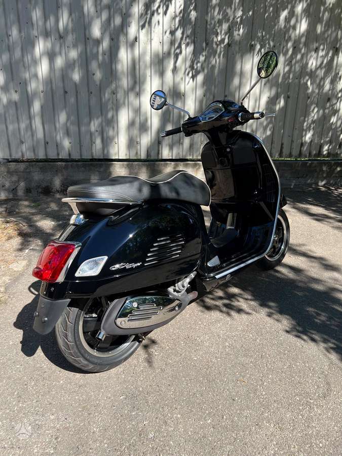 Piaggio Vespa 125cc, scooters / mopeds