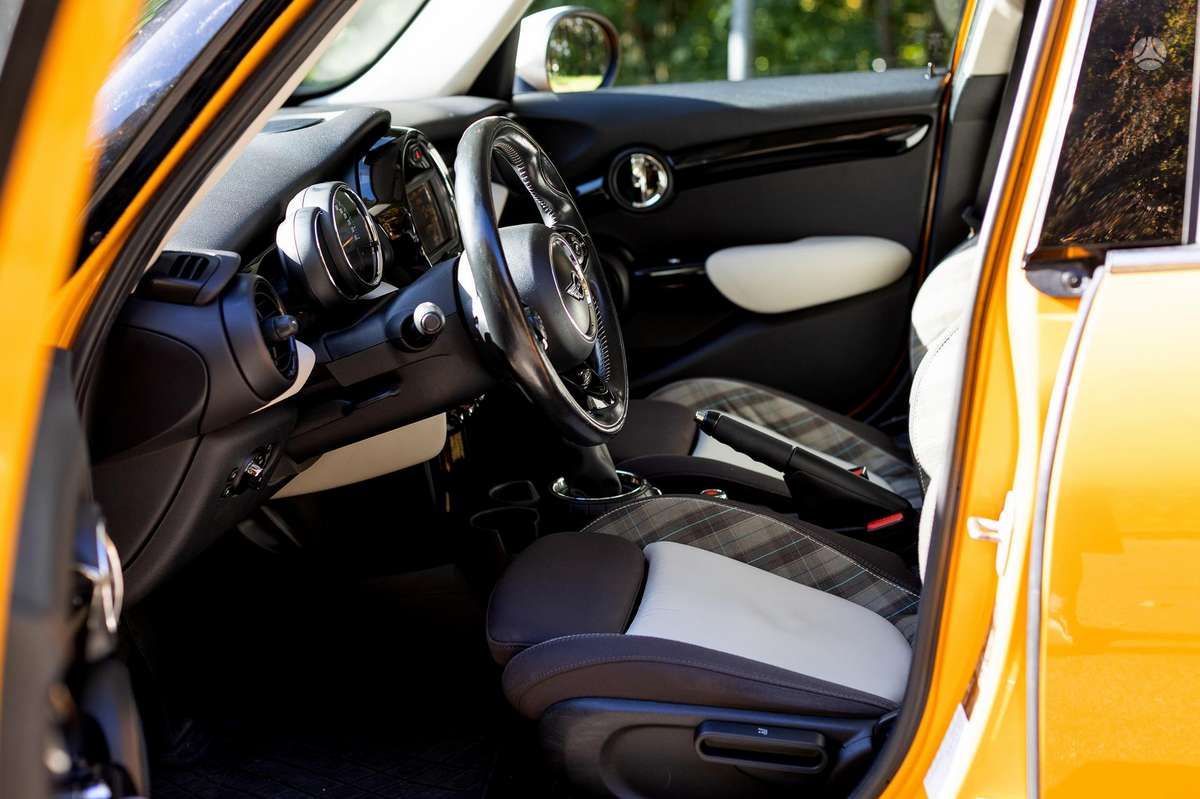 Mini Cooper, 1.5 l., hatchback
