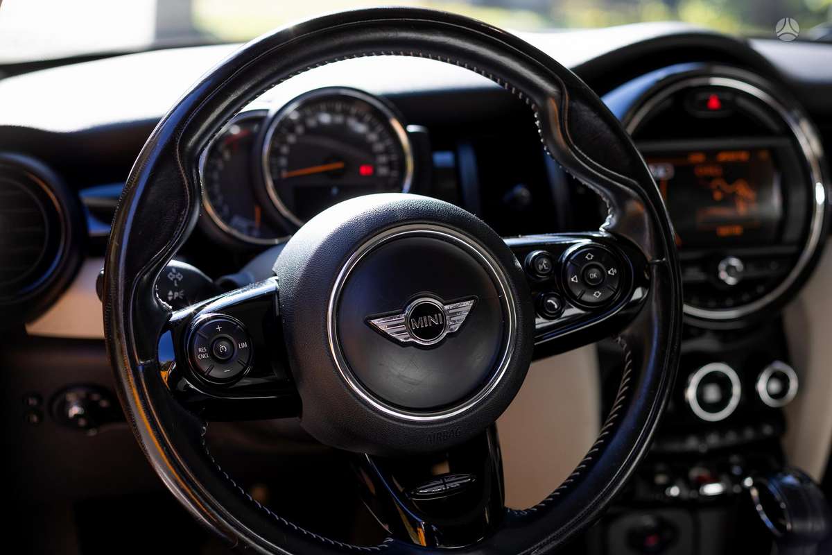 Mini Cooper, 1.5 l., hatchback
