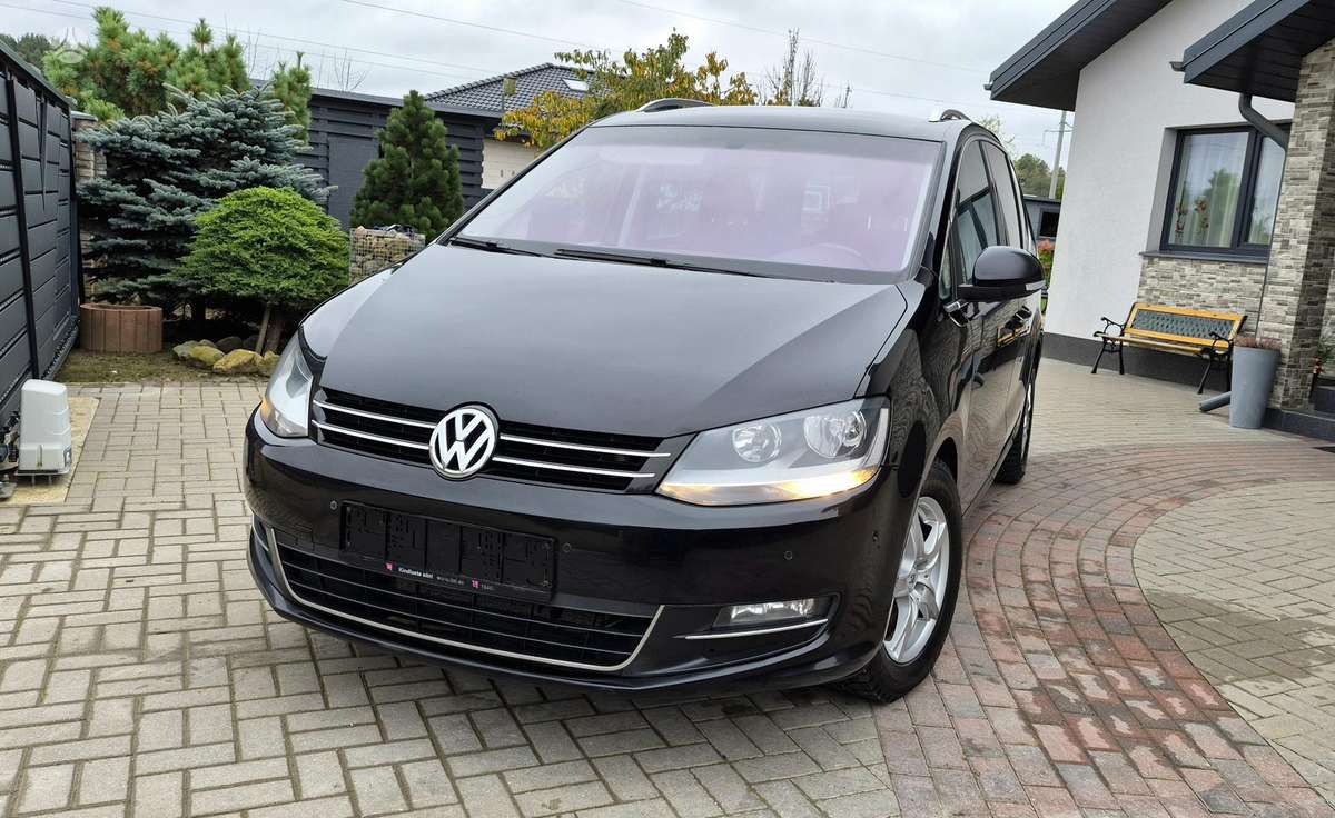 Volkswagen Sharan 2012 — rear view
