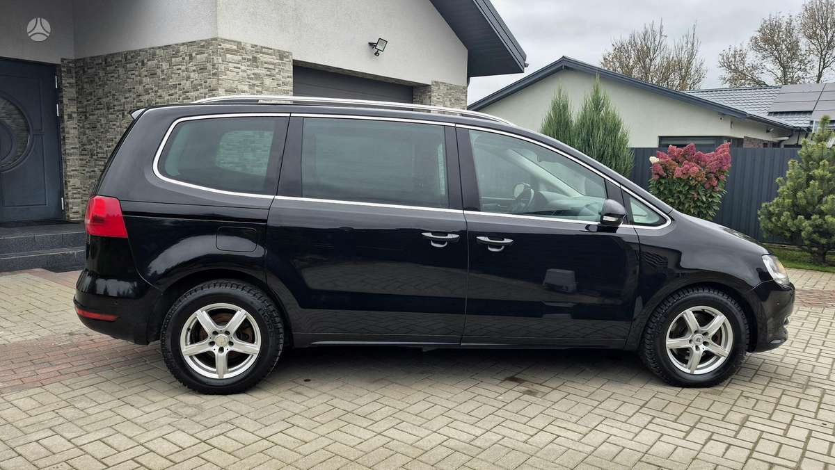 Volkswagen Sharan 2012 — photo 11