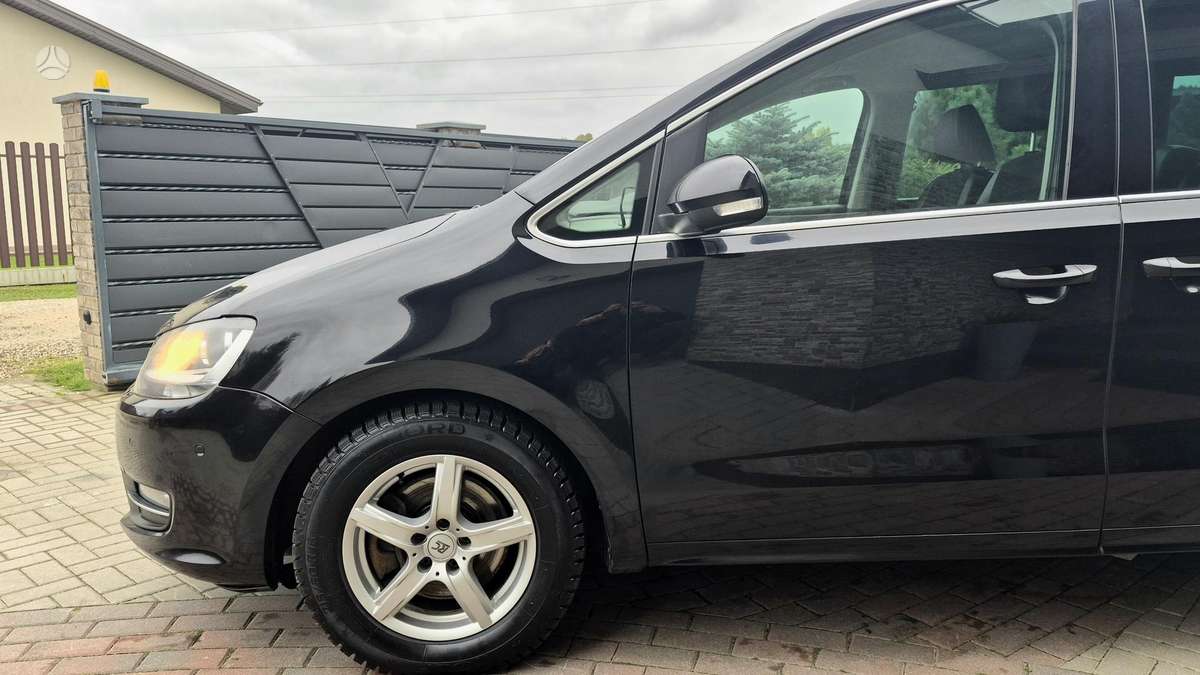 Volkswagen Sharan 2012 — photo 18