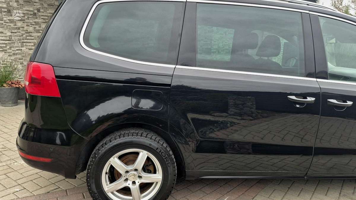 Volkswagen Sharan 2012 — photo 21
