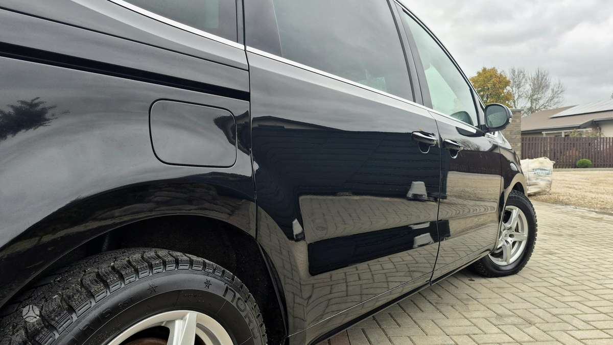 Volkswagen Sharan 2012 — photo 22