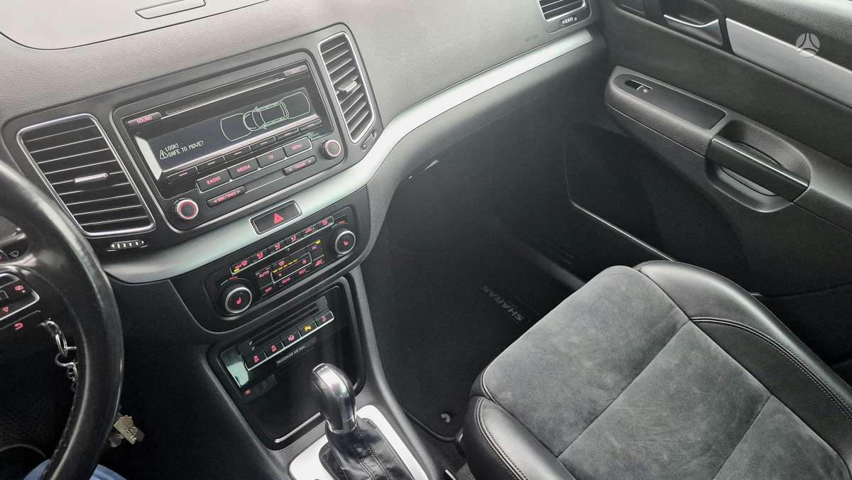 Volkswagen Sharan 2012 — photo 40
