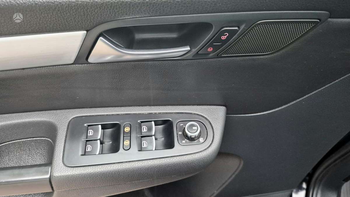 Volkswagen Sharan 2012 — photo 43