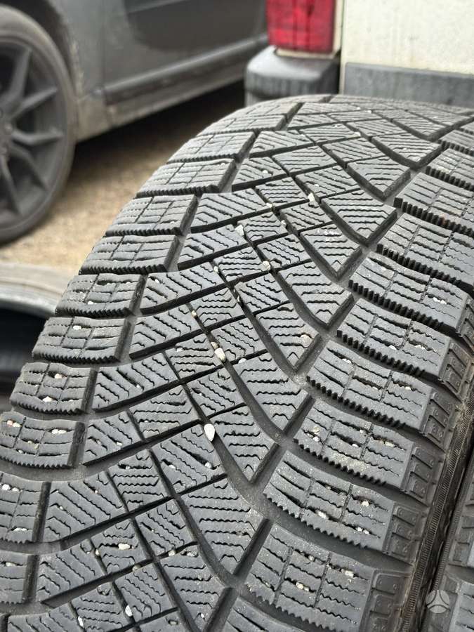 Pirelli ICE ZERO, зимние 235/60 R18