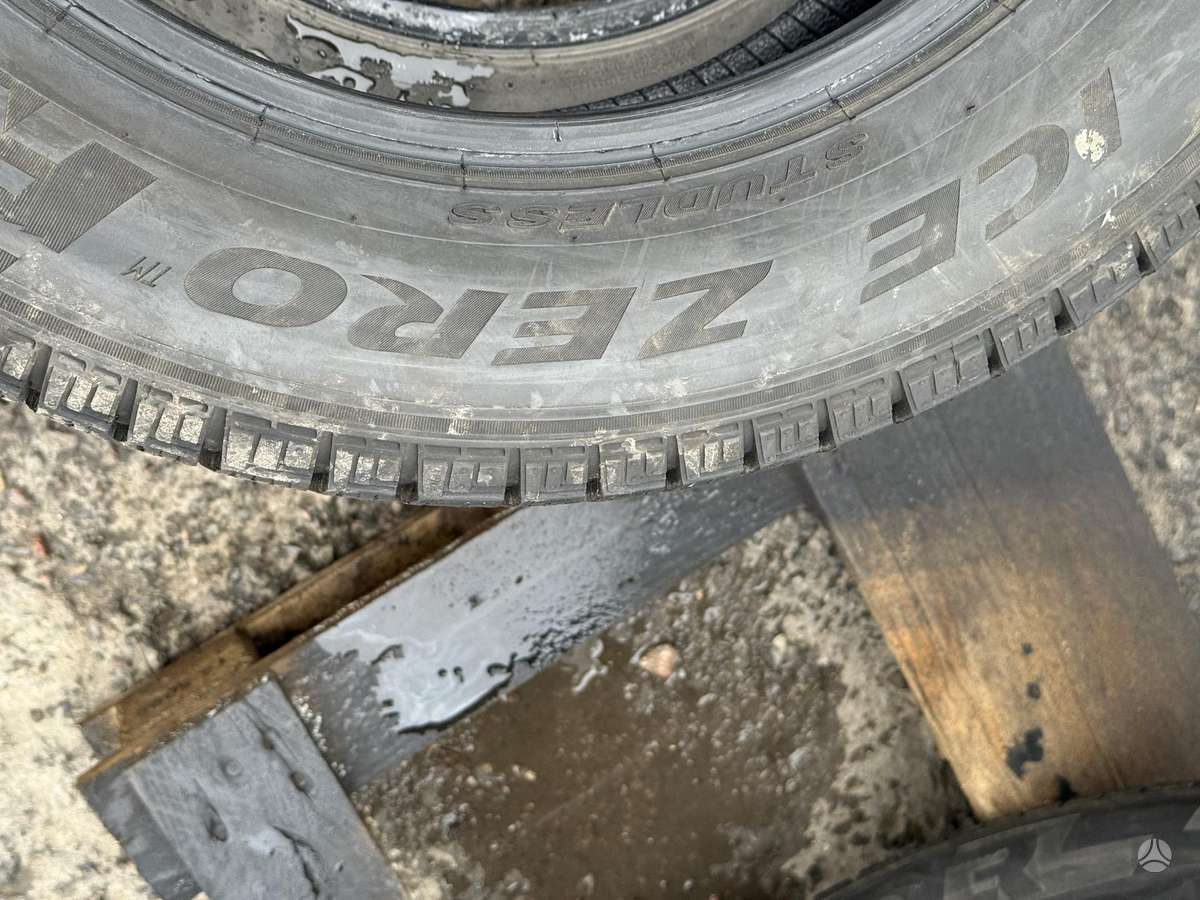 Pirelli ICE ZERO, зимние 235/60 R18