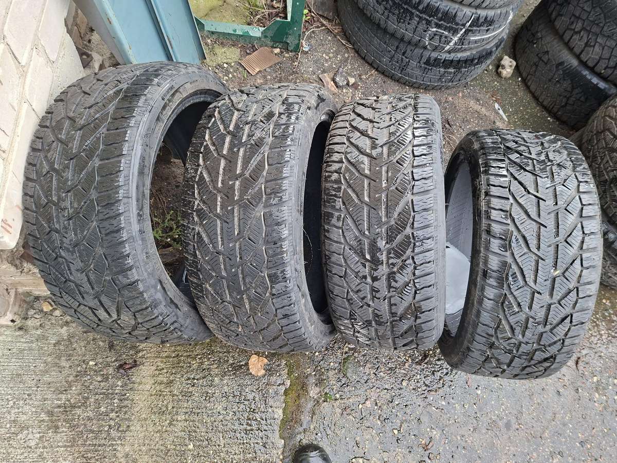 Taurus, žieminės 235/40 R18