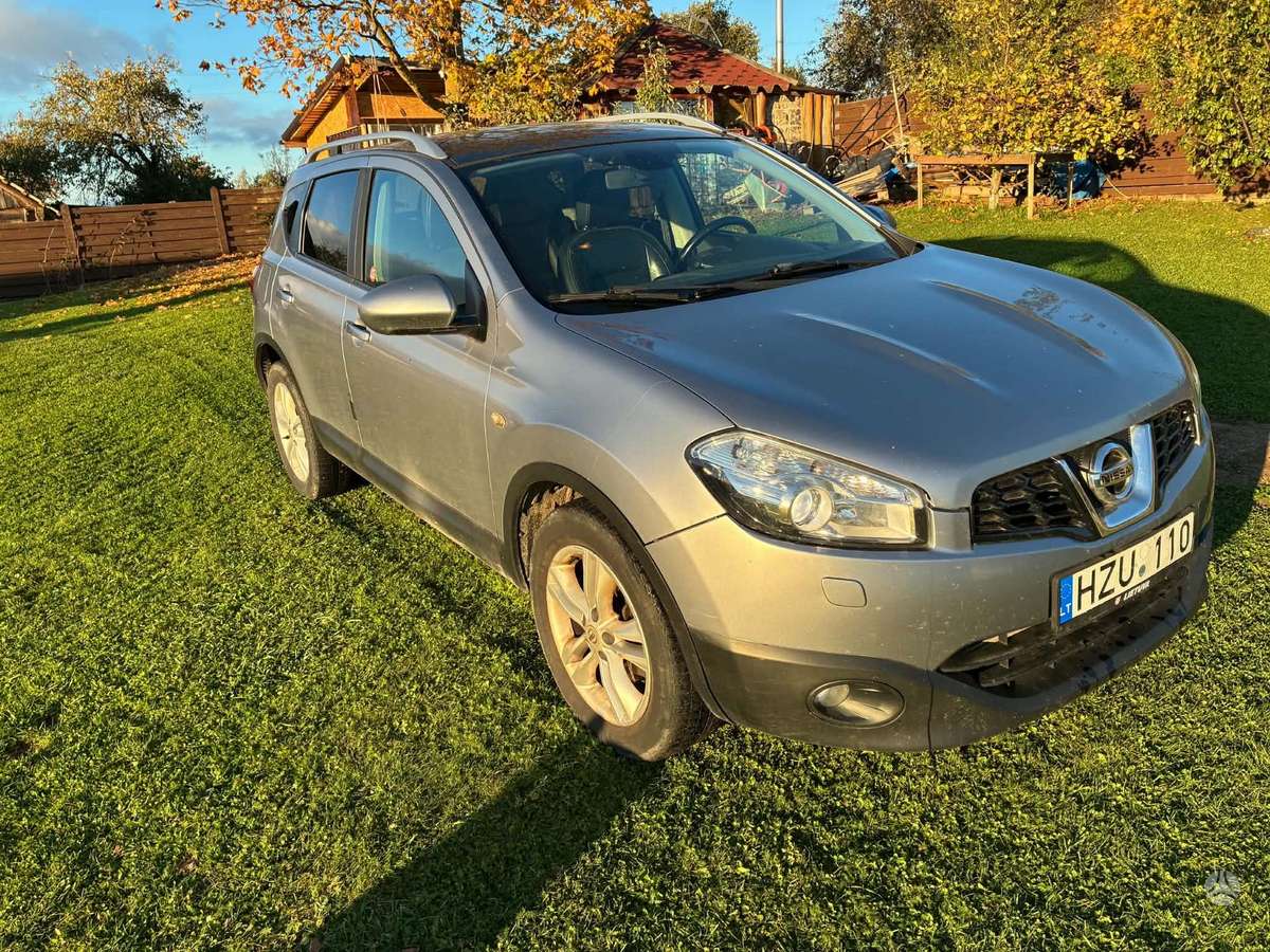 Nissan Qashqai 2011 — interior