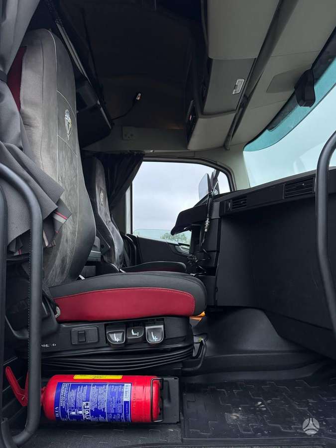 Volvo FH460, double sleeper