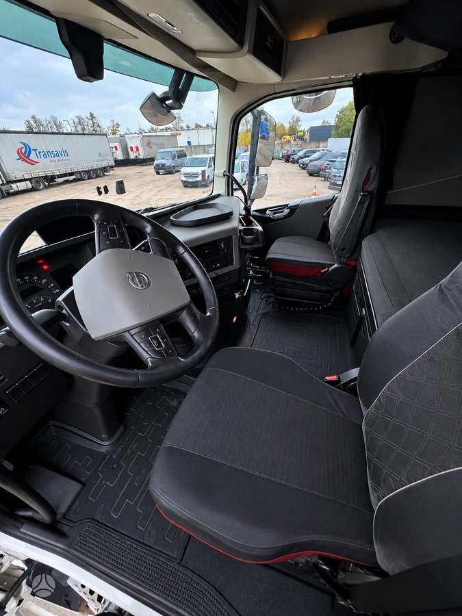 Volvo FH460, double sleeper