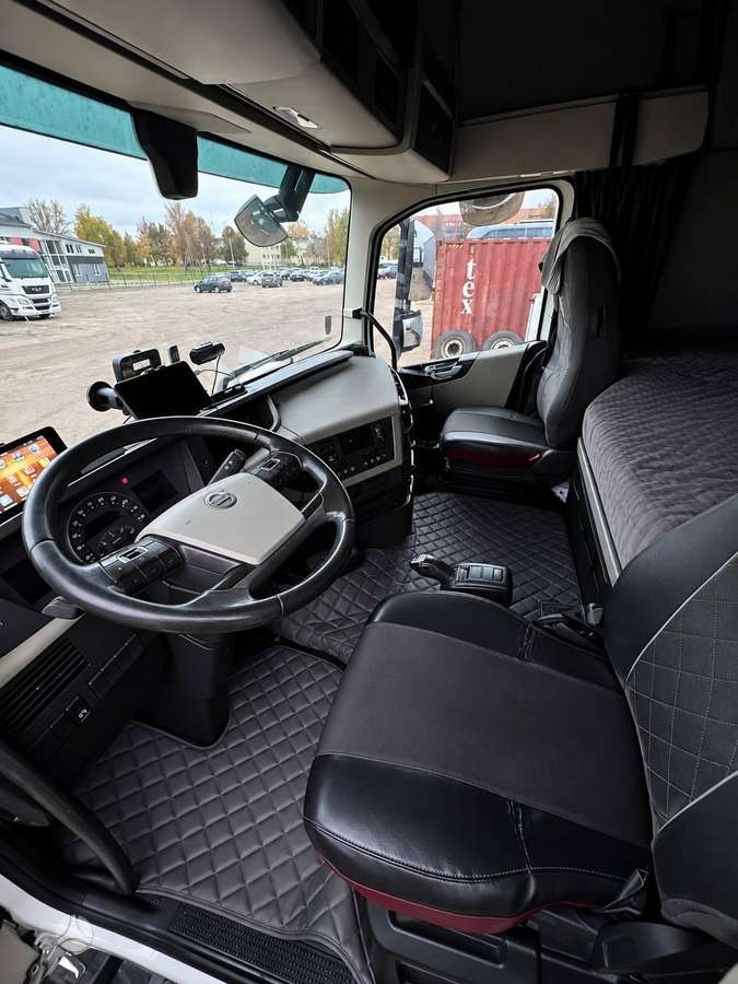 Volvo FH500, double sleeper