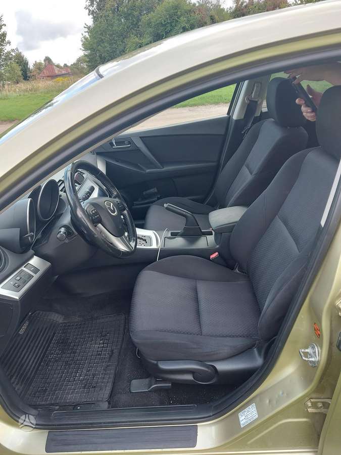 Mazda 3, 2.0 l., Седан