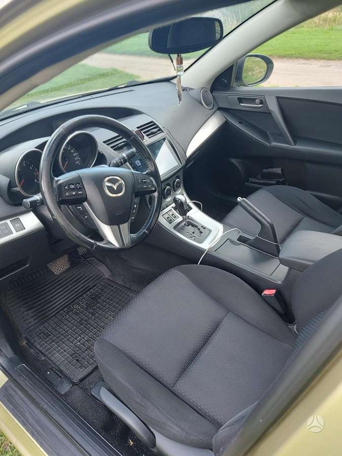 Mazda 3, 2.0 l., Седан