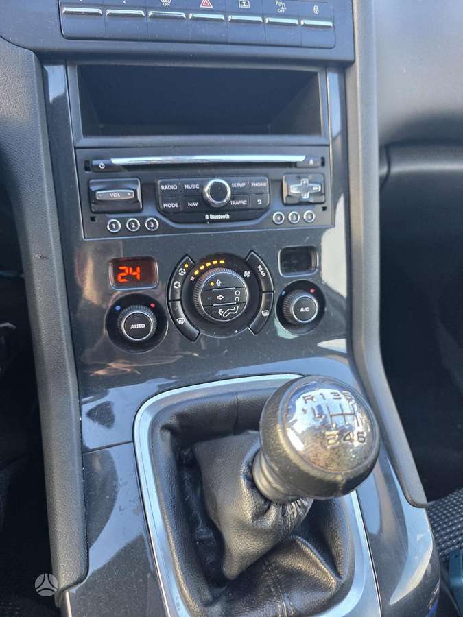 Peugeot 5008 2015 — photo 17