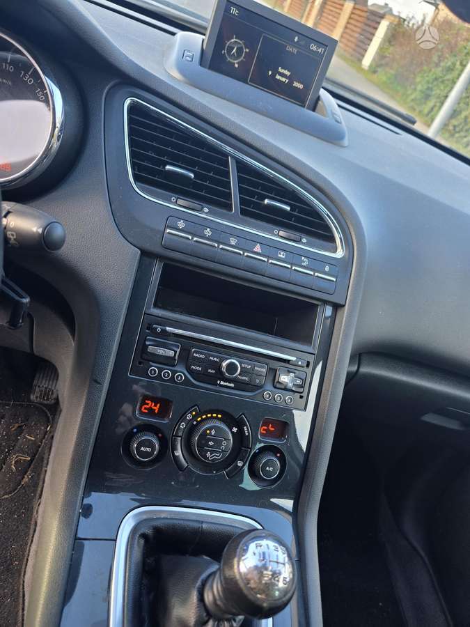 Peugeot 5008 2015 — photo 23