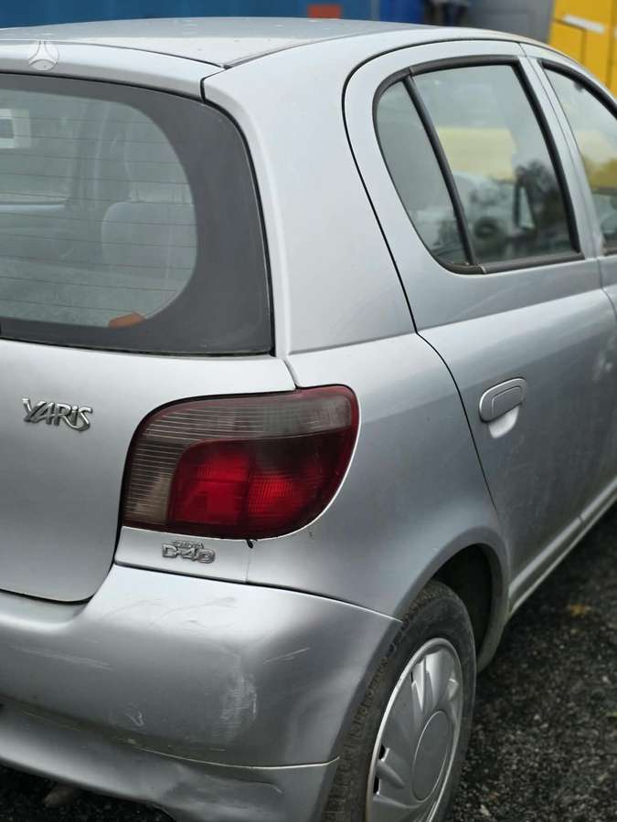 Toyota Yaris по частям