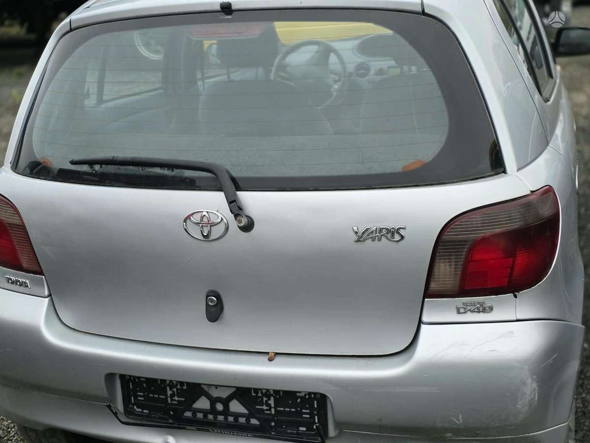 Toyota Yaris по частям