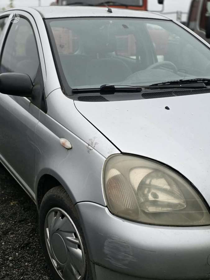 Toyota Yaris по частям