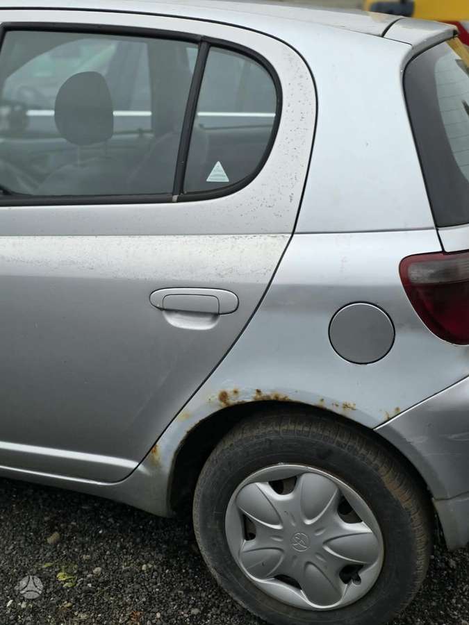 Toyota Yaris по частям