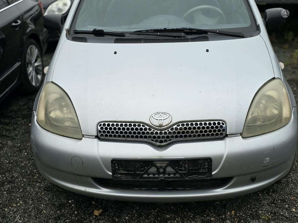 Toyota Yaris по частям