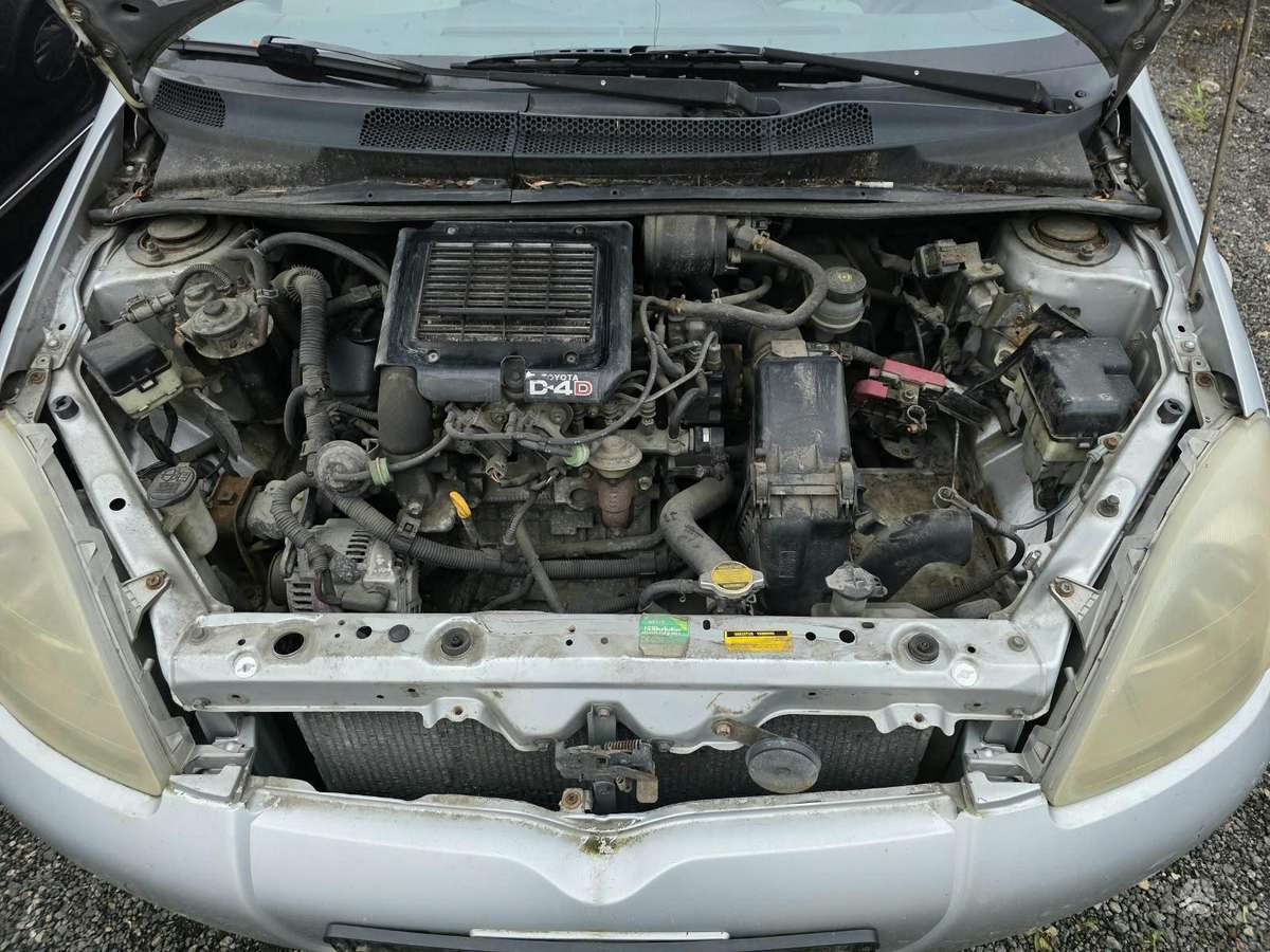 Toyota Yaris по частям