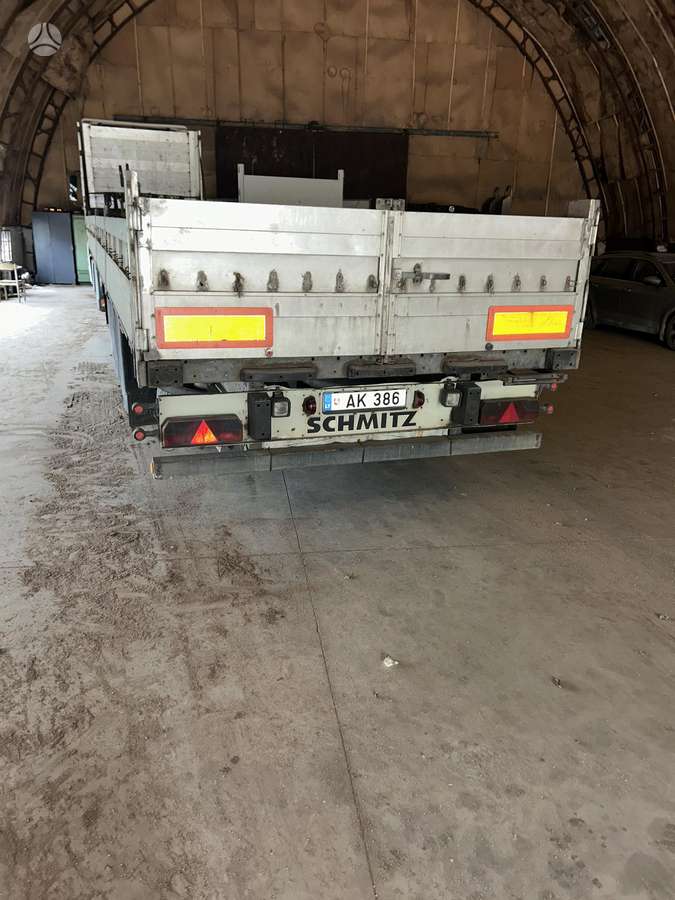 Schmitz SPR24, bortinės