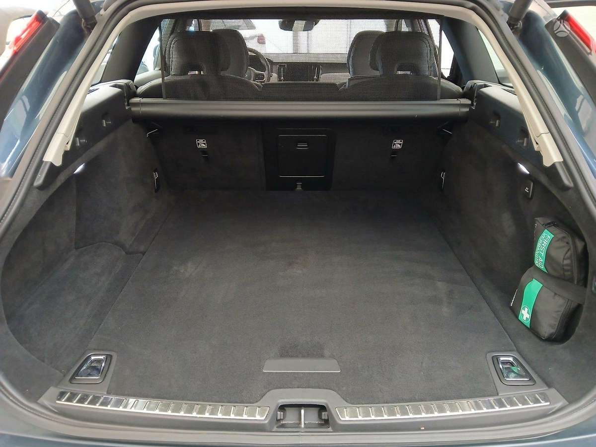 Volvo V90, Универсал