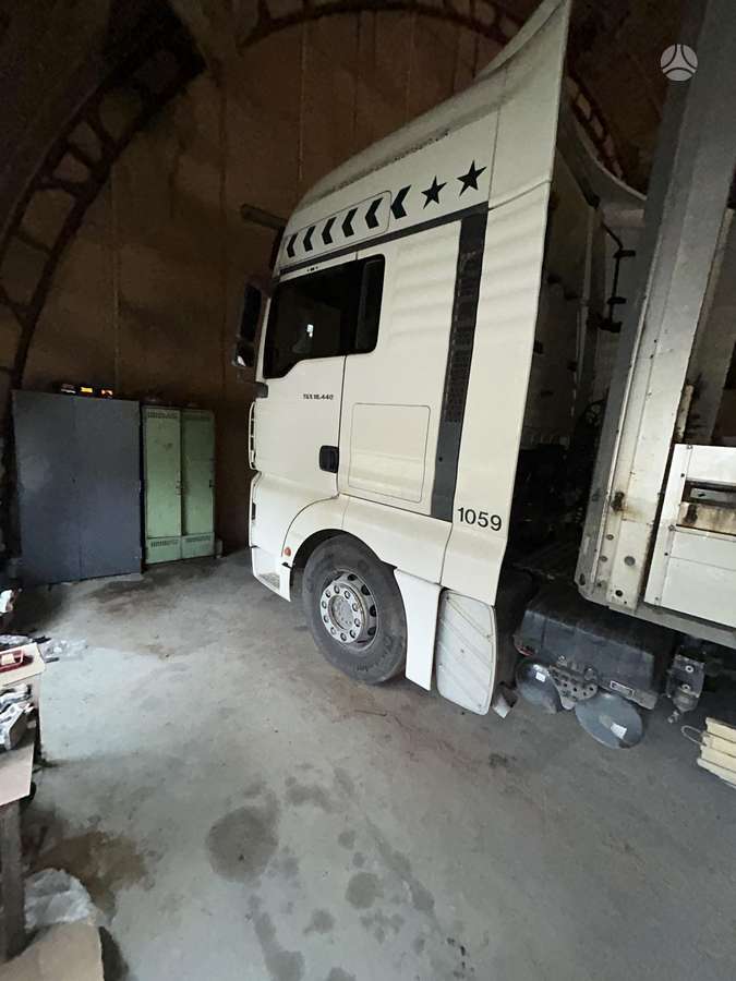 MAN 18.440, single sleeper